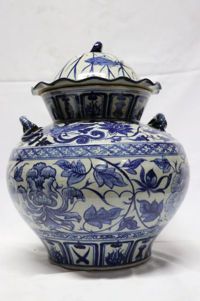 Front view of the covered vase with lotus scroll on the body and a lizard-shaped handle on the shoulder