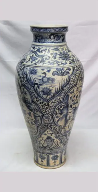 Blue and white baluster vase with lobed panels of a duck among lotus, above a panelled foot