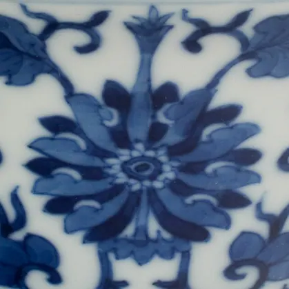 Detail of a Guangxu blue and white bowl: a stylised flower painted in underglaze cobalt blue, with darker outlines and lighter washes