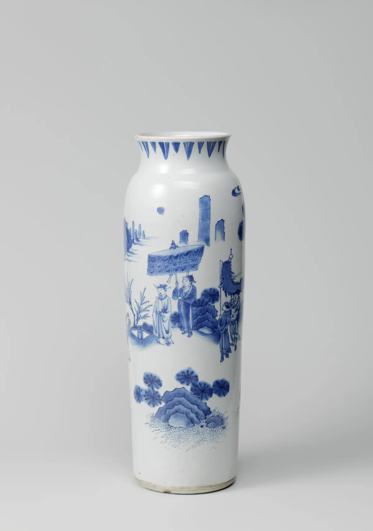 Transitional blue and white sleeve vase, a tall straight cylinder with a flared mouth, painted with an official under a canopy, attendants with a banner, tall rocks and a moon in the sky.